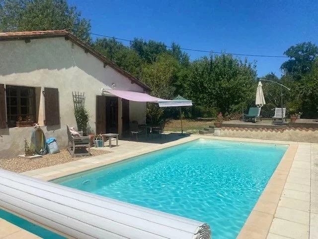 Lovely 2-Bedroom House with a Separate Chalet and Heated Pool photo 2