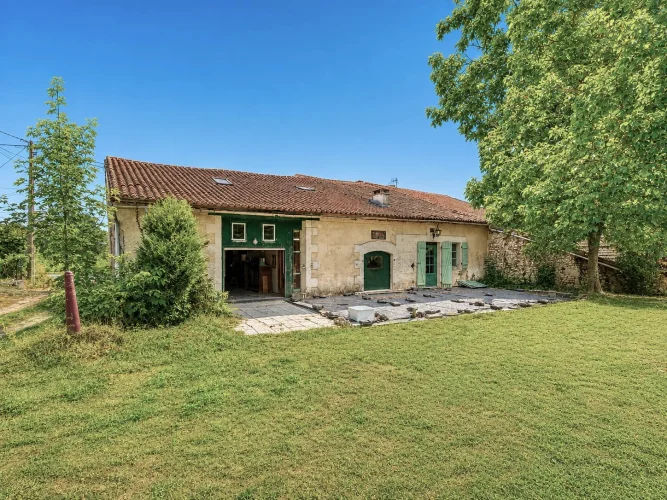 Stone House to Renovate, Close to Aubeterre-Sur-Dronne