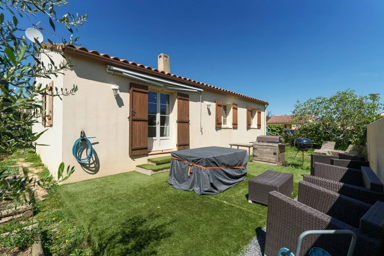 Carcassonne - Lezignan C.-Fabrezan Villa T4 103m² (89m² Hab.) with Garden, Terrace and Garage photo 2