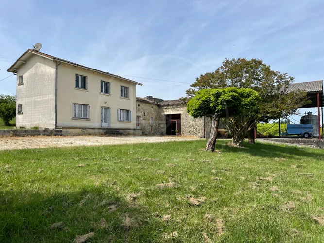 Former Farmhouse and Family Home on Vver 7 Hectares