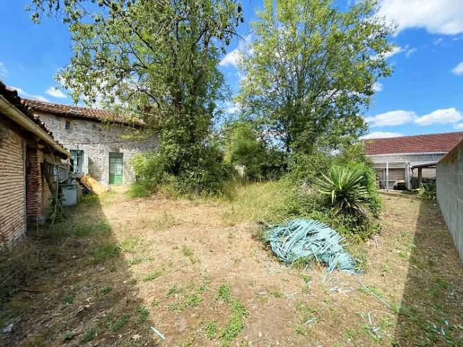 Semi-Detached Stone and Tiled Property(77.50 sqm), Built before 1949, Situated in a Hamlet, in the