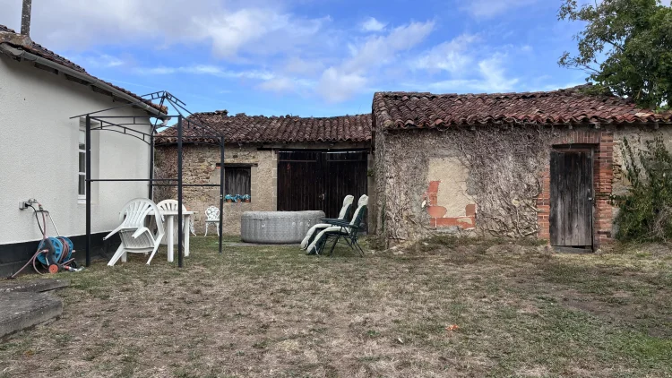 Furnished Village House Close to L'isle Jourdain photo 2