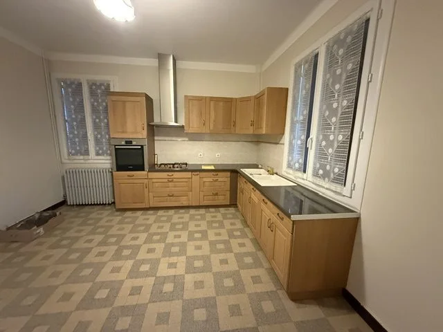 Large 3-Bedroom House for Sale in Montauban photo 3