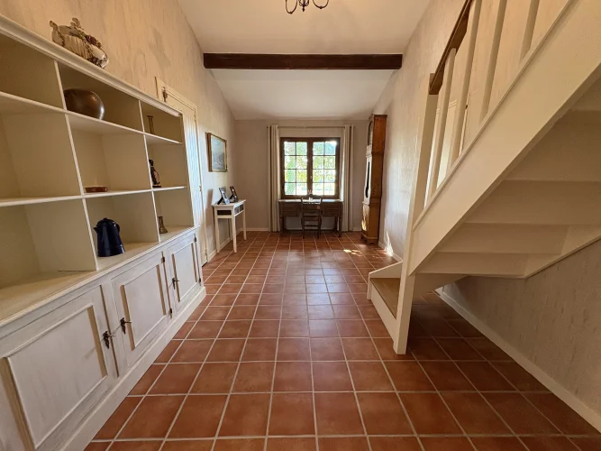 Single-Storey 4 Bedroom House in a Beautiful Setting photo 5
