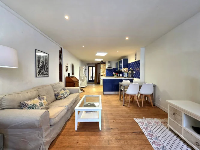 Charming Townhouse with Courtyard in the Heart of Eymet photo 2