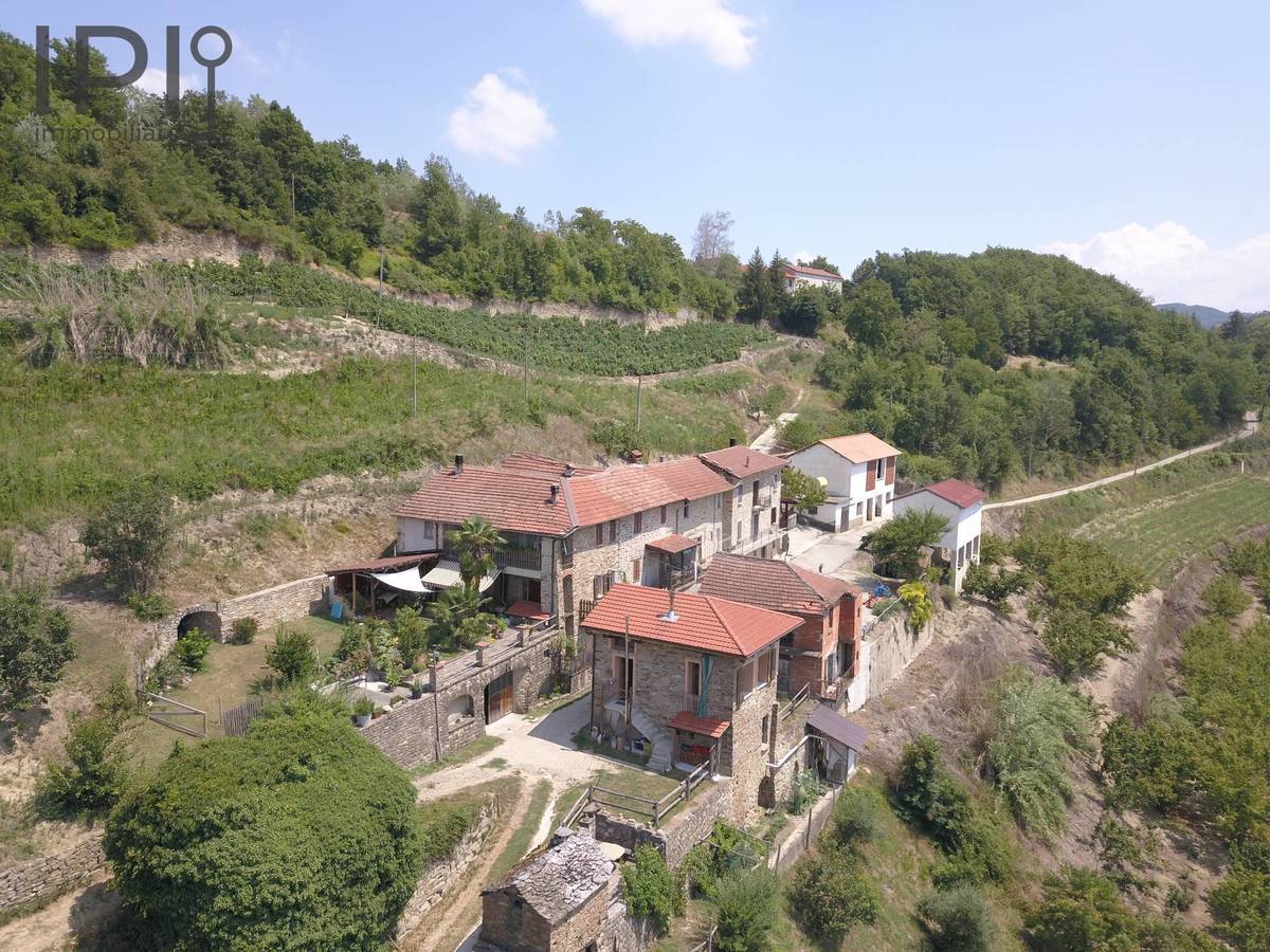 3 bedrooms country house, 300 m² Perletto, Cuneo (province) photo 2