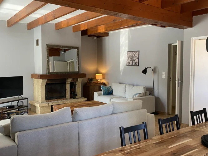 Charming 3 Bedroom Property with Heated Pool – Near Aubeterre-Sur-Dronne photo 5