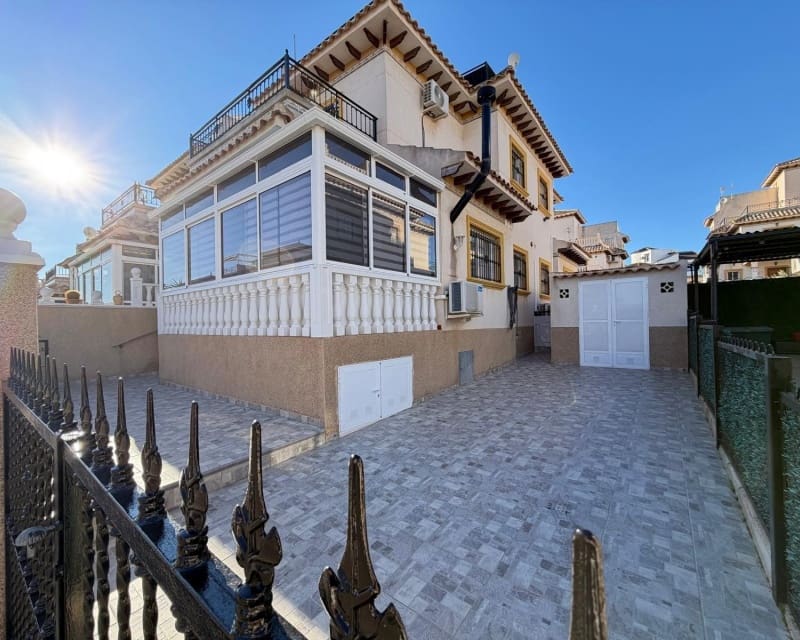 Villa for sale in Villamartin, Orihuela, Alicante