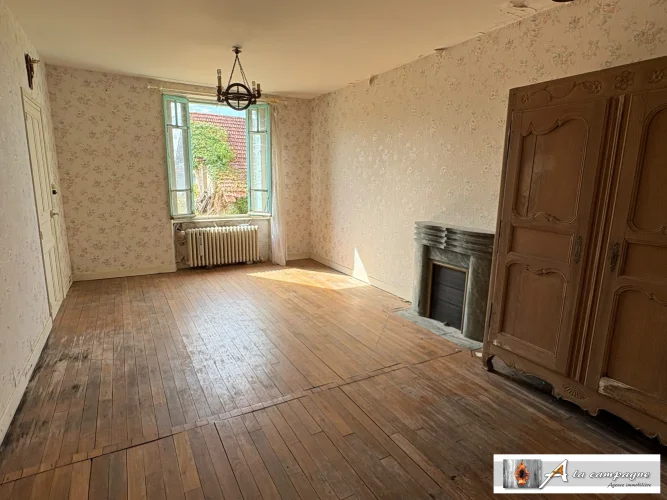 Quiet Property Complex in Need of Renovation photo 2