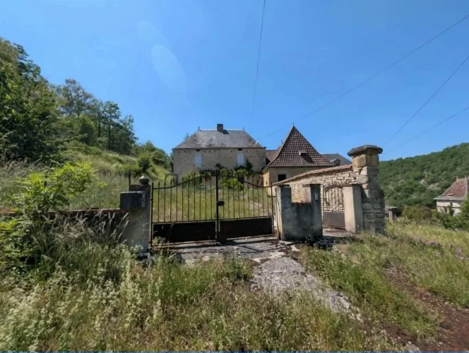 Arthurimmo Gourdon Offers for Sale this Magnificent 441 m² Estate on 5 Hectares of Land. photo 4