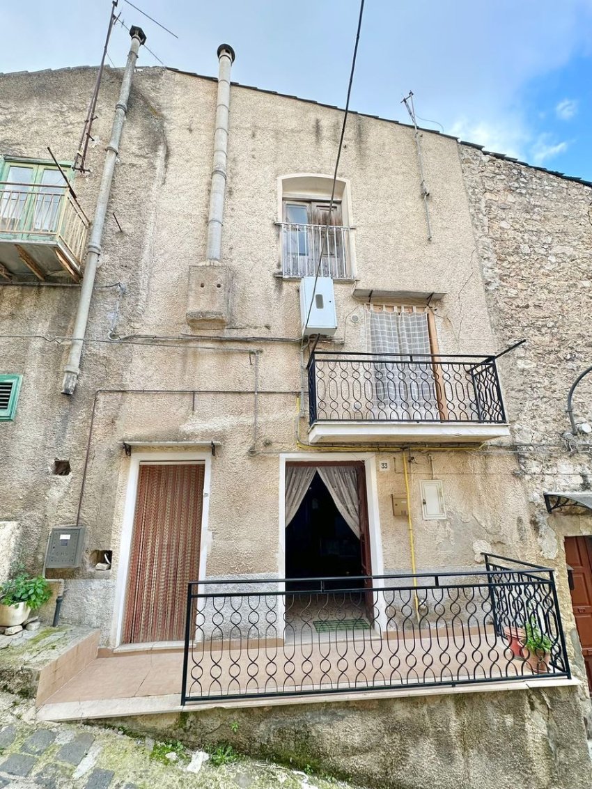 Property in Palazzo Adriano