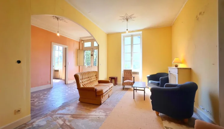 Town Centre Property with Huge Potential photo 2