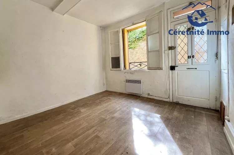 Exclusive Listing in Céret: Rare Village House with Sunny Orientation and Clear Views photo 3