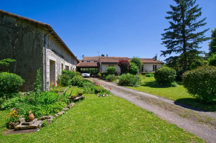2 Bed Bungalow Plus Large Barn on Edge of Small Village