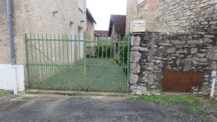 House (in Stone) with a Private Courtyard and a Barn (in Sto photo 2