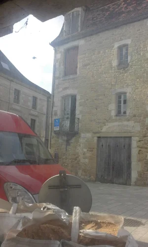 Very Large Town Centre Property for Renovation