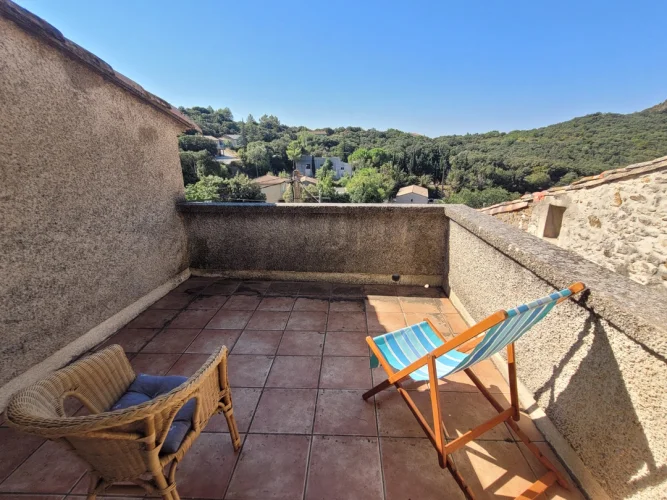 A Lovely Stone House with 170 M2 of Living Space, a Garden, Terraces and Cellars. photo 5