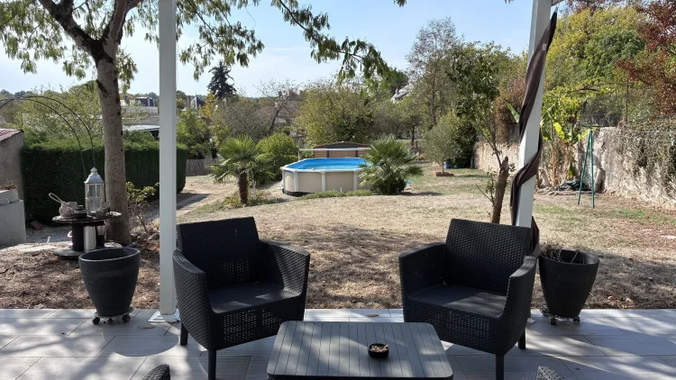 Large Village House, 5 Bedrooms and a Pool! photo 2