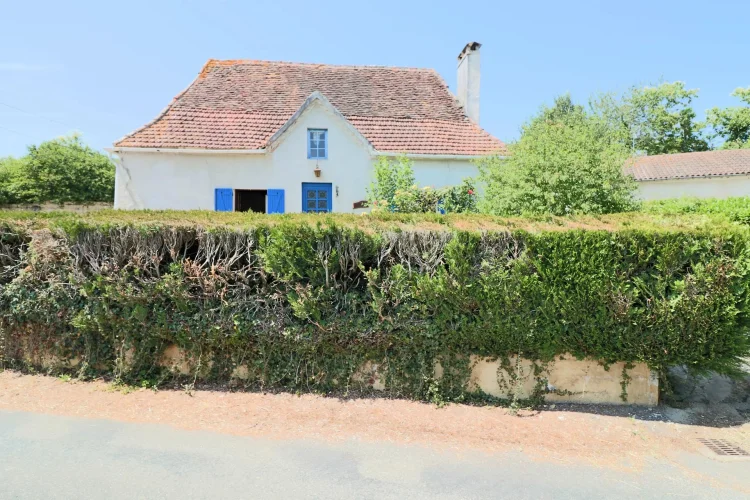 Village House, 2 Bedrooms, 440m² of Land photo 2