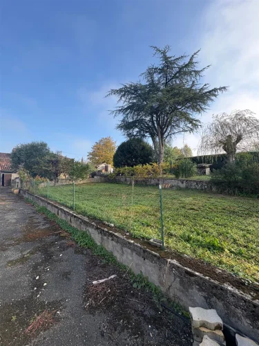 Townhouse with Outbuildings and 1000 m² of Land photo 3