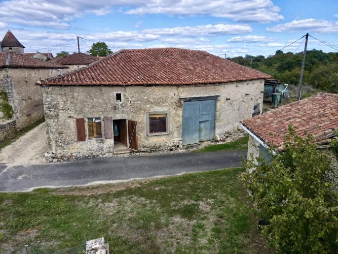 Renovation Project with Large Barn, Garage and Garden Near Saint-Claud