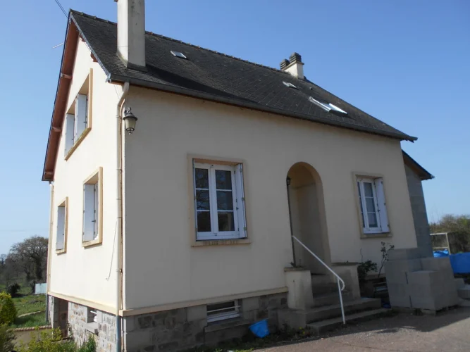 Under Offer with Maisonperfect -- Excellent Value Village Location 3 Bed Detached House with Conservatory, Drive, Gara… photo 3