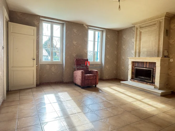 House for Sale in Saint-Savin photo 2
