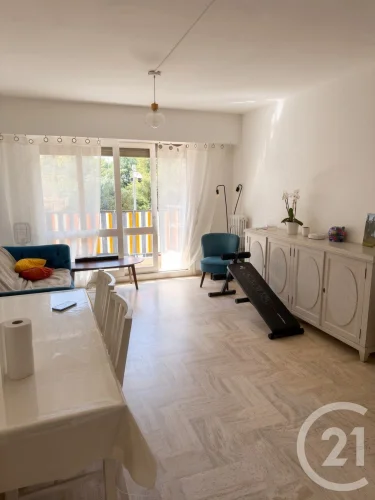 Cannes Avenue De la Baronne: Located on Avenue De la Baronne in Cannes, Within a Pleasant, Upscale