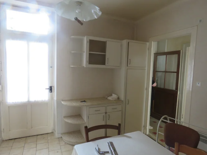 House Comprising: Upstairs (98m² Apartment) + an photo 3