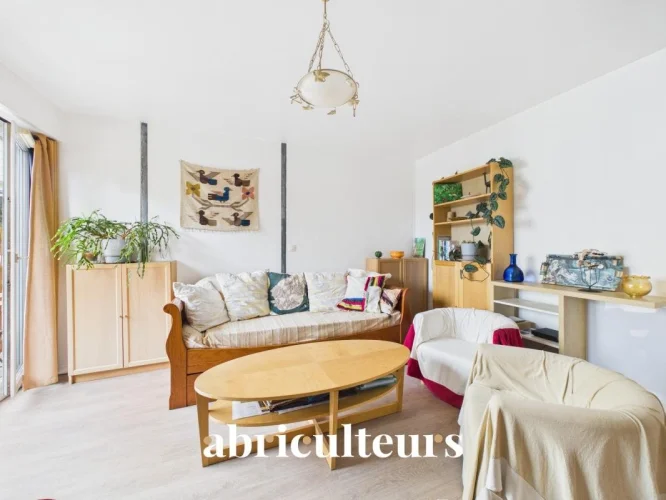 Saint Herblain – Beautiful Renovated 2-Bedroom Apartment with Balcony photo 2