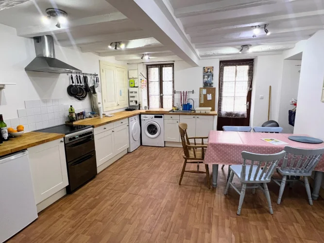 Fantastic Town Location, Renovated with Style, just Turn the Key and Relax!! photo 2