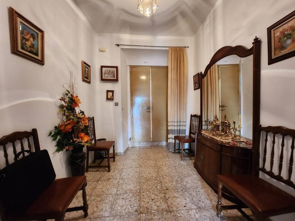 Townhouse for sale in Santiago de Calatrava, Jaén photo 2