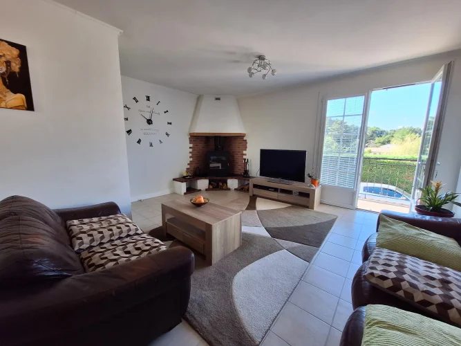 Beautifully Presented Property with Revenue Potential photo 4