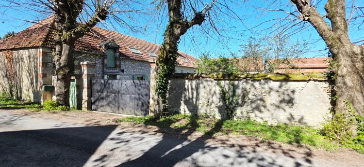 For Sale 10 Minutes from Beaumont du Gatinais Stone House photo 5