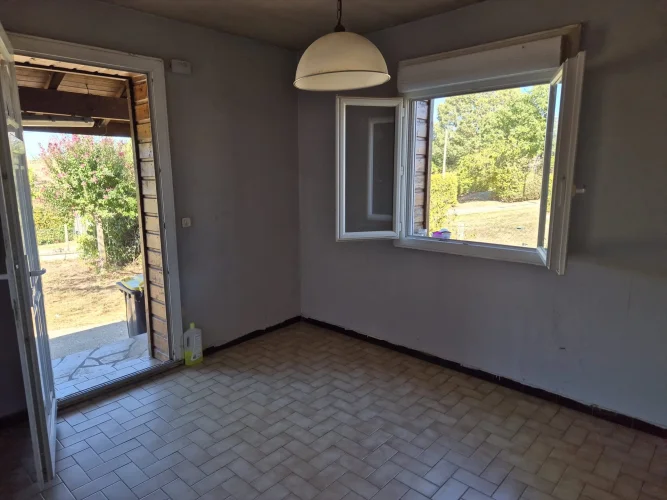 Detached House, 3 Bedrooms, Garage and Enclosed Garden on a Wooded Plot of 1,600 m² photo 3