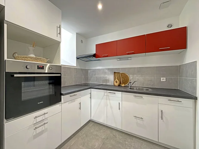 Three-Room Apartment for Sale in Cadenet photo 4
