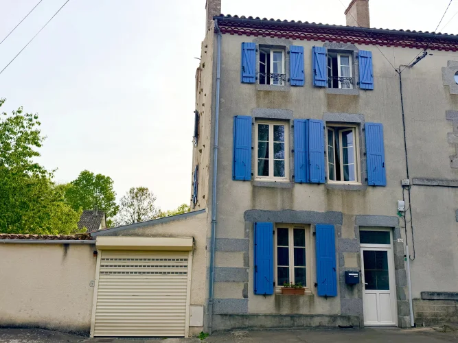 Large Renovated House in the Centre of a Lively Town with Train Station