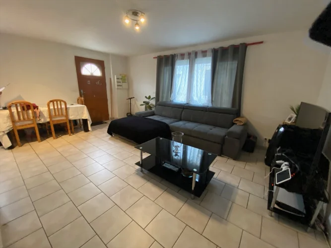 Fumel, in a Peaceful Neighborhood, Terraced House Ideal for Investor, Rented Home photo 3