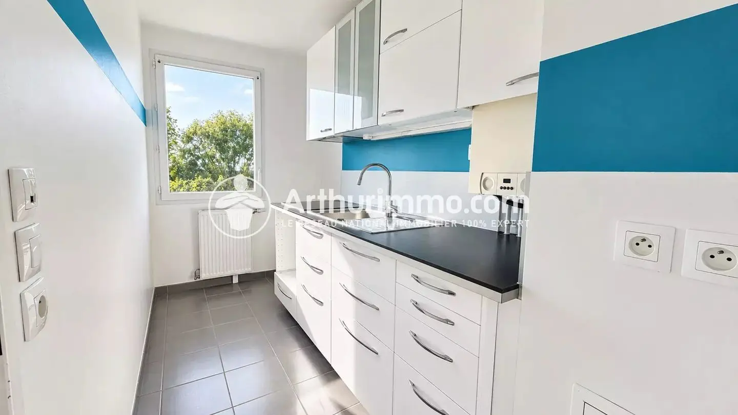 Apartment for sale in Saint-Pierre-du-Perray — 2 bedrooms, 60 m² photo 5