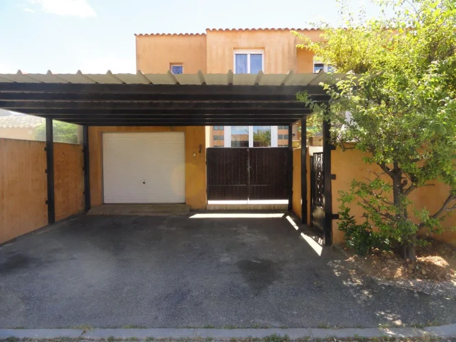 2007 Villa with 117.26 m² Living Area, with Veranda, Living-Dining Room with Fireplace and Reversible Air Conditioning, …