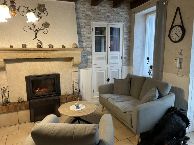 Pretty Ready-to-Move-in Village House on One Level photo 4