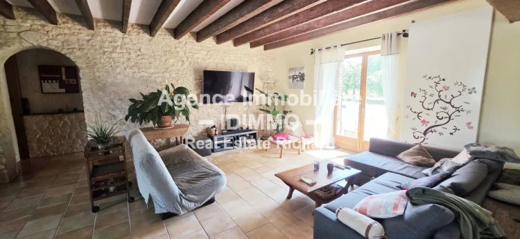 Farmhouse, 205 m², 5 Bedrooms, Cathedral Ceiling Living Room, 8,923 photo 5