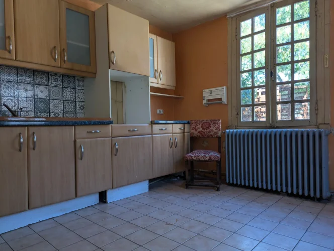 Large 4 Bedroom Townhouse in Prime Location in Montmorillon photo 3