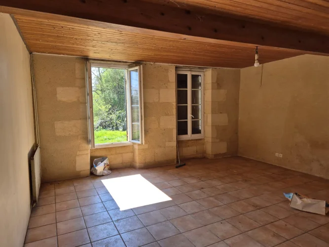 Stone House of 152 m², to Renovate, with Outbuildings and Garden! photo 3