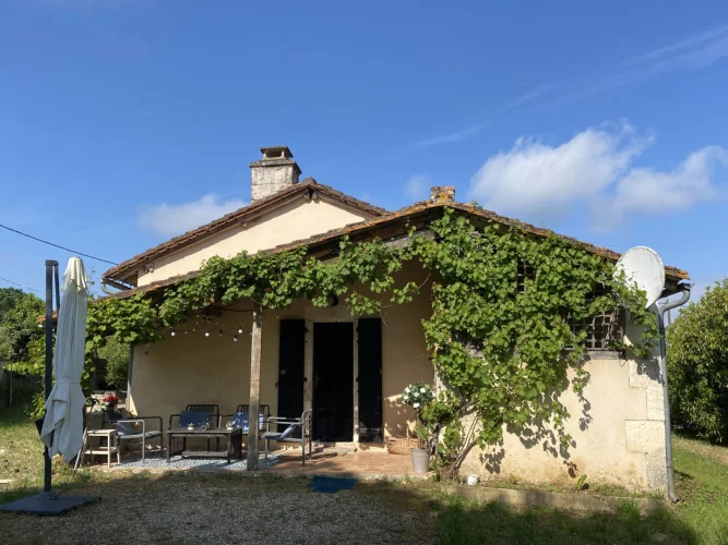 Pretty Country Stone Cottage in a Hamlet Near Aubeterre Sur Dronne photo 4