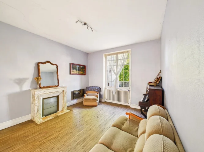 Stunning Character Property with 8 Bedrooms and Commercial Space photo 4