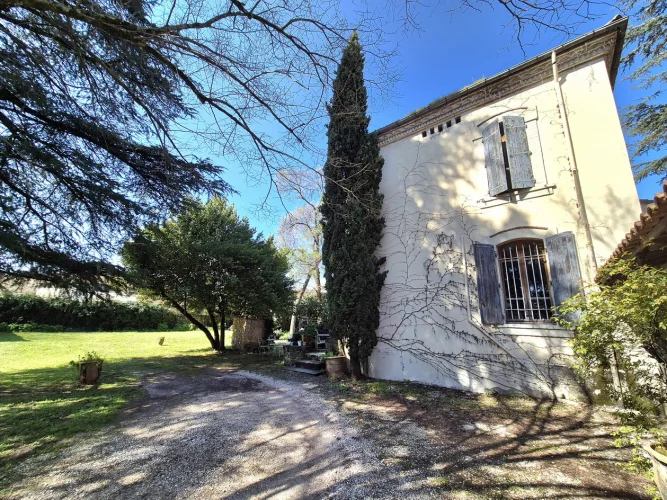 Family Home with Outbuildings and 1450 m² of Land photo 3
