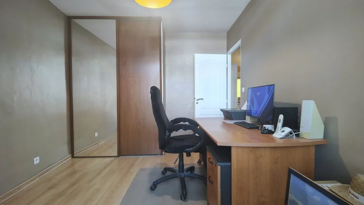 Bright 3-Room Apartment with Balcony 5 Minutes from Downtown photo 3