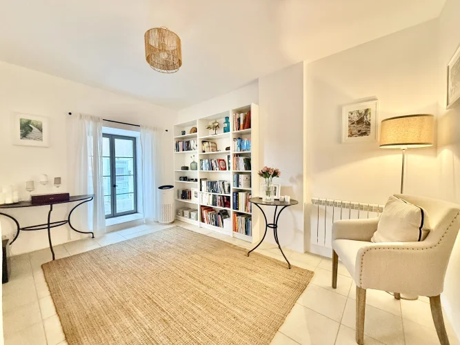 Beautifully Renovated Turnkey Property with Jacuzzi/Spa Area photo 4
