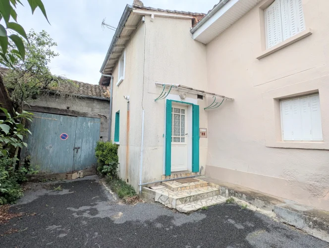 In the Heart of the Village, a Property Complex Full of Pote photo 5